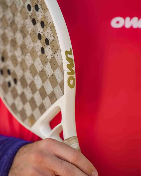 Own Silver Carbon 20mm White/Gold or Black/Gold option– Racket with Line Detail + OwnBT Grit Treatment + OwnBT 2 in 1 Bag/Towel - foto 10