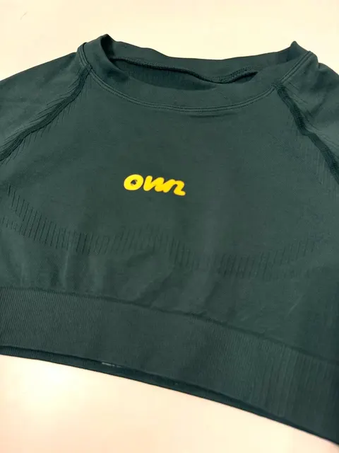 OWN Women’s Crop Top – Dark Green – Customizable - foto 3