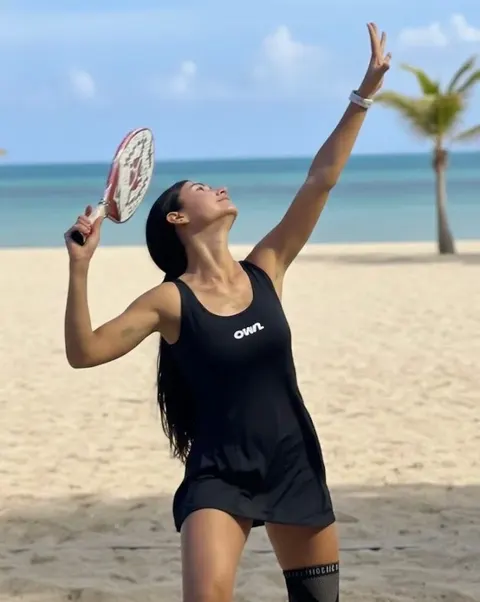 OWN Sleeveless Performance Dress in Black – Customizable - foto 4